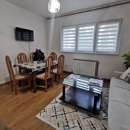 Rest & Recharge 4Bdr Apt- Free Parking, Ac & Garden ซาราเยโว ภายนอก รูปภาพ