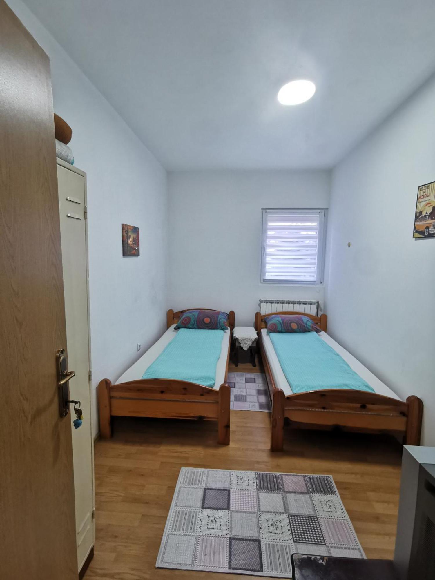 Rest & Recharge 4Bdr Apt- Free Parking, Ac & Garden ซาราเยโว ภายนอก รูปภาพ
