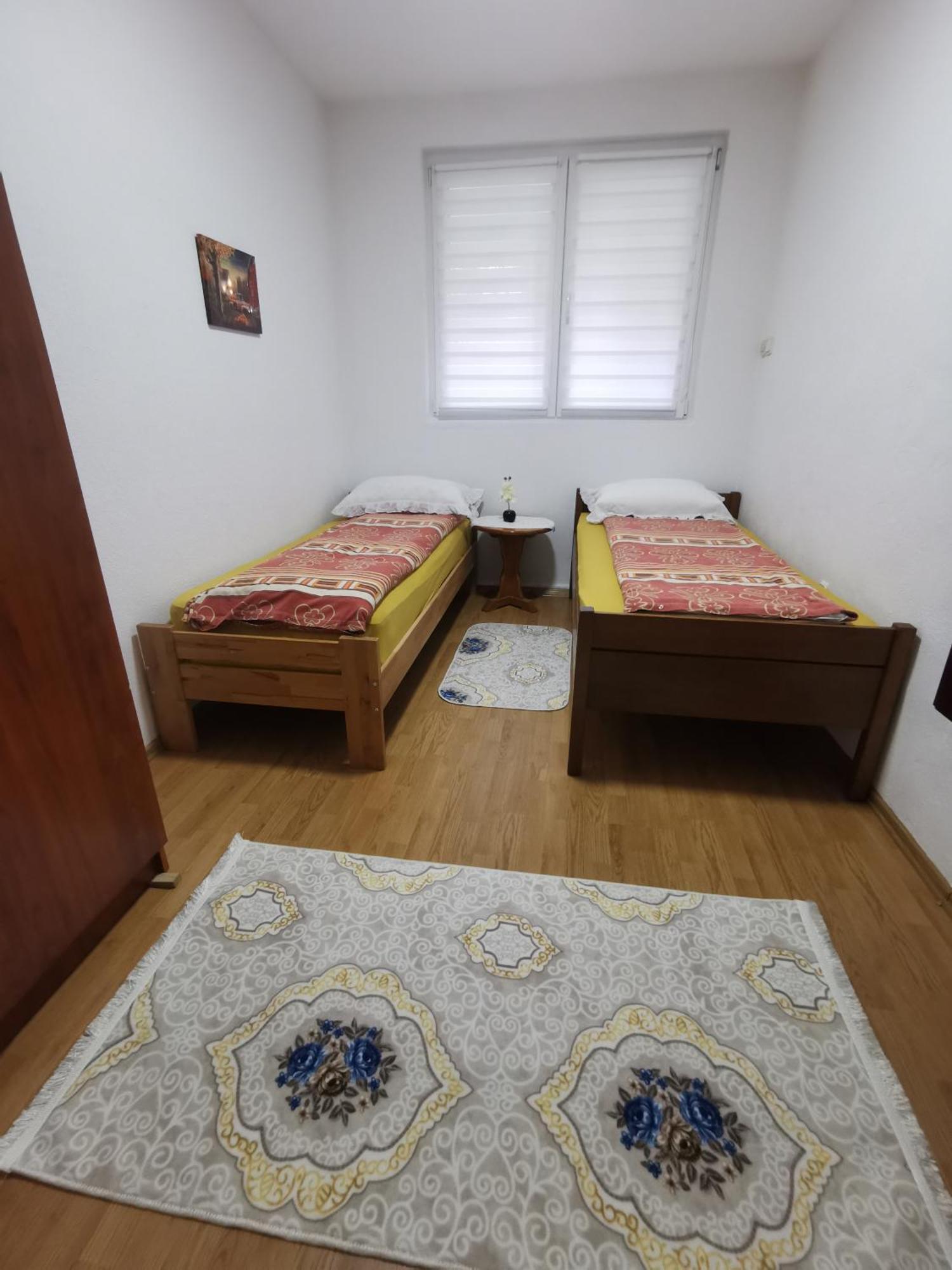Rest & Recharge 4Bdr Apt- Free Parking, Ac & Garden ซาราเยโว ภายนอก รูปภาพ