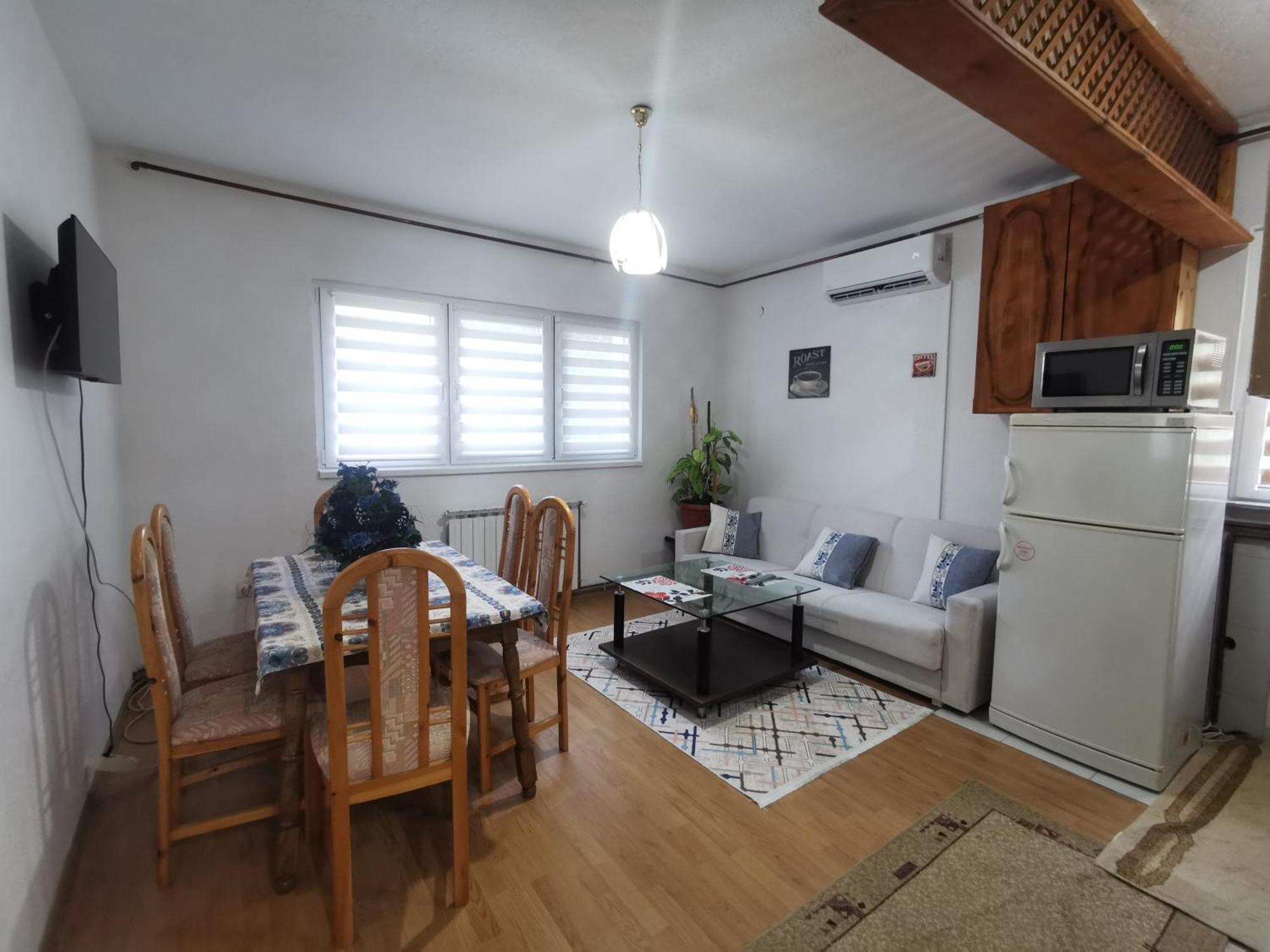Rest & Recharge 4Bdr Apt- Free Parking, Ac & Garden ซาราเยโว ภายนอก รูปภาพ
